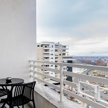 公寓 Luxury View With Balcony & Kitchen & Fast Wi-fi