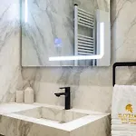 Luxury City View Apartments With Balcony & Kitchen & Fast Wi-Fi