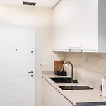 公寓 Luxury City View Apartments With Balcony & Kitchen & Fast Wi-Fi *