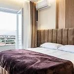Luxury City View Apartments With Balcony & Kitchen & Fast Wi-Fi 公寓