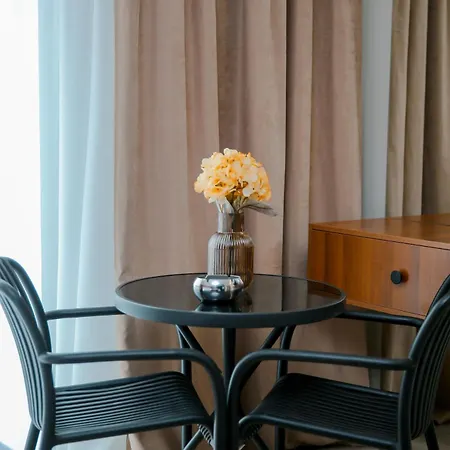 Luxury Apartments With Fabulous View Near City Center *