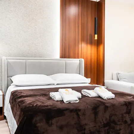 Luxury View With Balcony & Kitchen & Fast Wi-fi * Shkodra